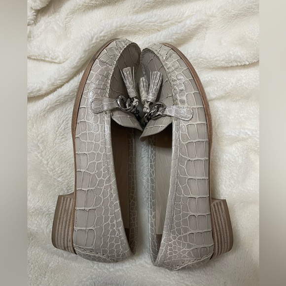 Stuart Weitzman Crocodile Print Beige Leather Loafer size 10.5 - Picture 6 of 10